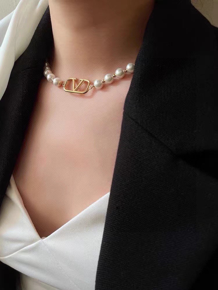 VLogo Pearls Choker Necklace